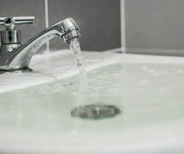How to Deal with Water Damage from an Overflowing Sink or Bathtub